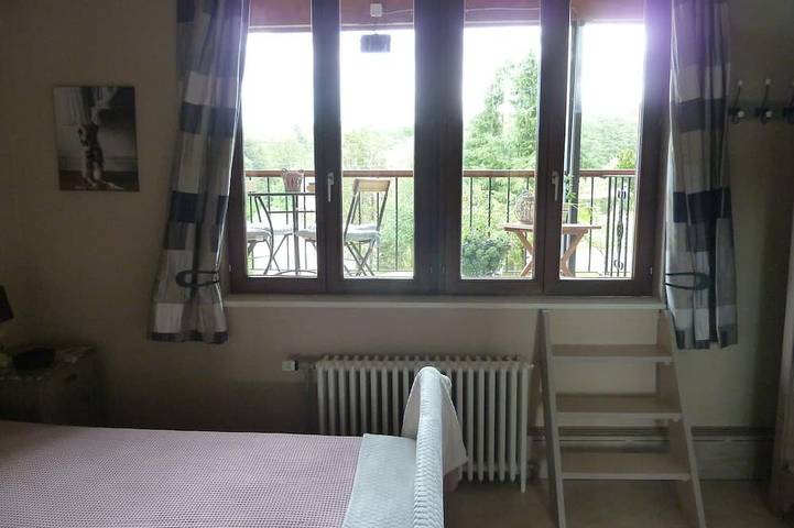 Location de vacances pour 3 personnes, avec sauna et jacuzzi ainsi que balcon et jardin à Nassogne - 4