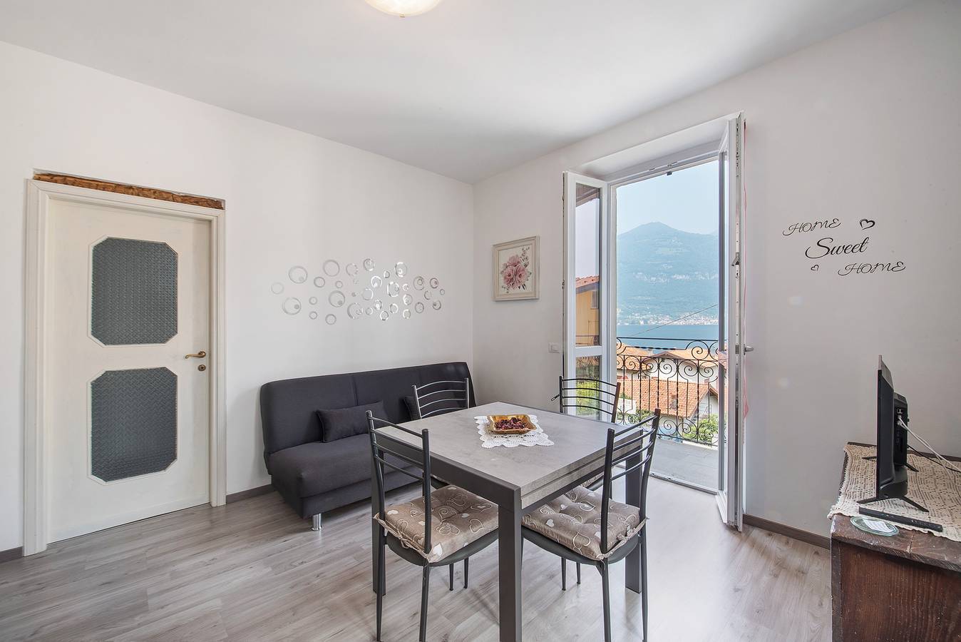 Appartamento intero, Appartamento '2' con vista lago, piscina condivisa e Wi-Fi in Bagnana (Lezzeno), Lezzeno