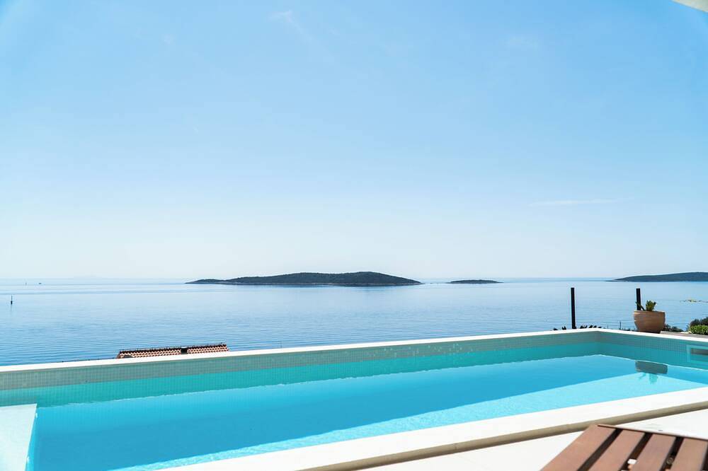 Vacation home with panoramic view and swimming pool on island Vis in Rukavac, Split-Dalmatien