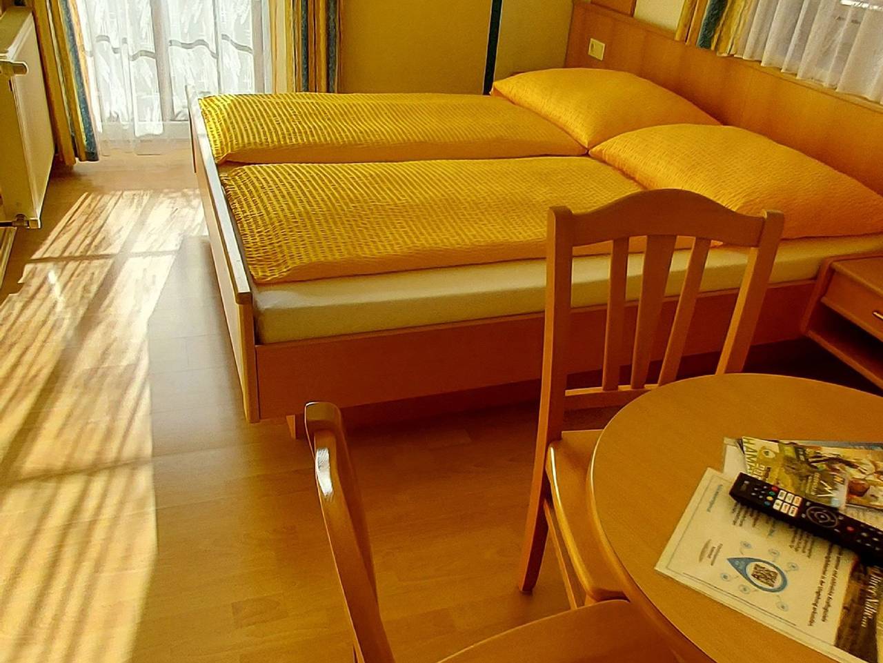 Ganze Ferienwohnung, Pension Koderholt - Vierbettzimmer in Wiener Alpen