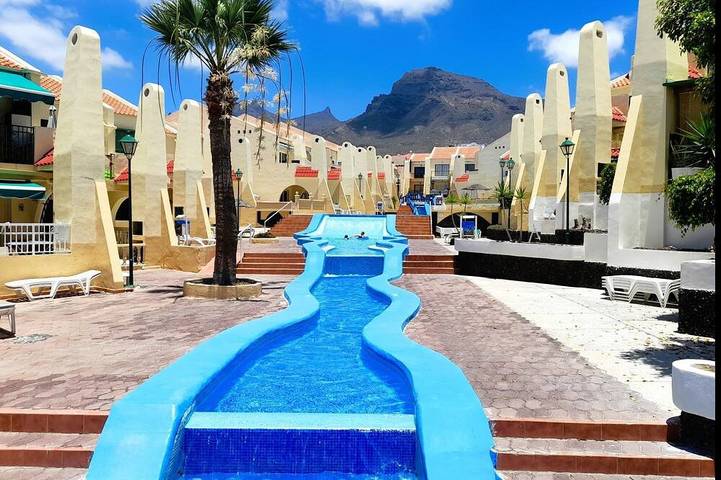 Apartment for 7 people, with balcony and pool in Mare Verde
