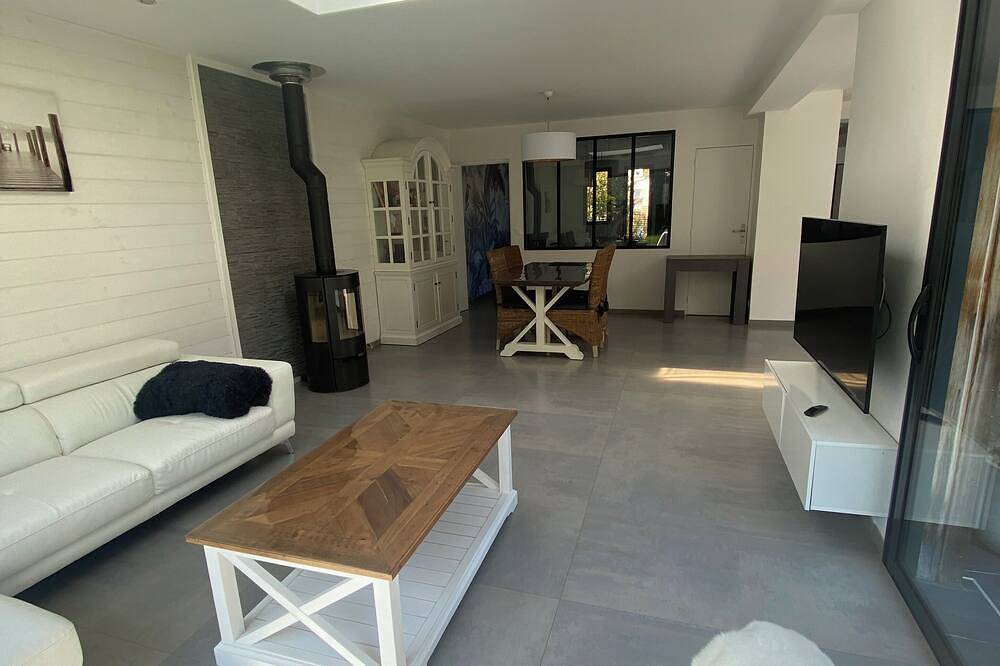 Superbe Villa  Neuve bord de mer plage à pieds. Oasis de détente 🏖️ in Lion-sur-Mer, Région de Caen