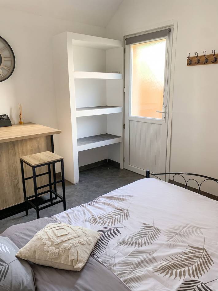 Entire studio, Cosy Studio in the Heart of Ploërmel - 20 m² with Terrace in Ploërmel, Vannes region