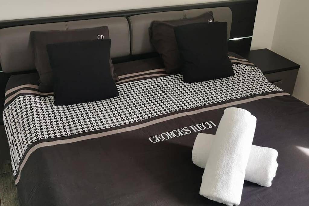 Appartement entier, Two-Bedroom Apartment in Fontenay-le-Fleury, Yvelines