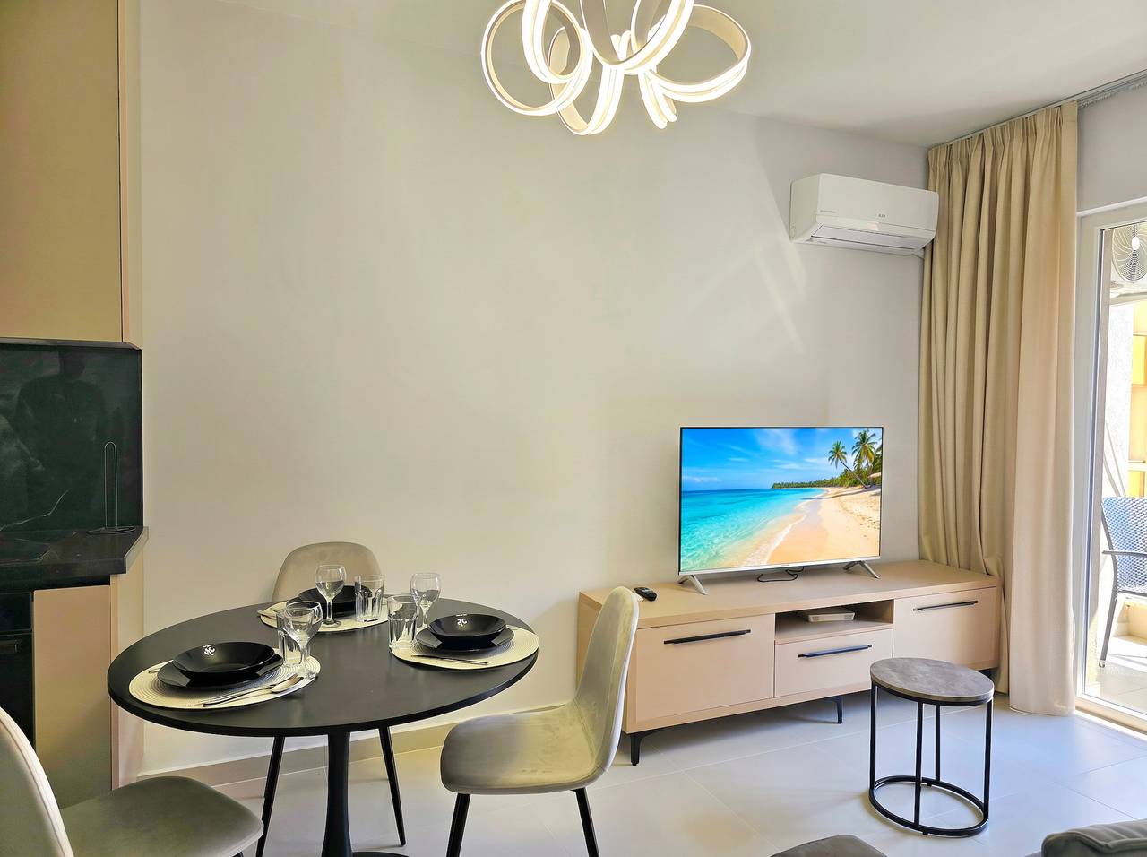Apartamento entero, Apartamento de vacaciones para 4 personas con balcón in Golem, Albania