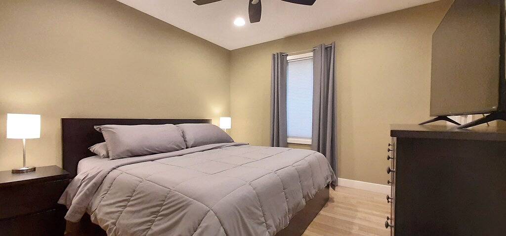 Recliners. Single Level Living. Walk in shower. in Rochester (MN), Olmsted County