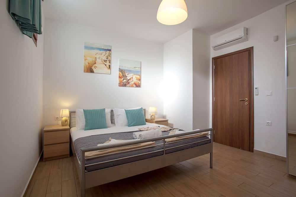 Kladissos Family Seaside Villa with heated pool, hydromassage and barbecue! in Agia Pelagia, Achlada