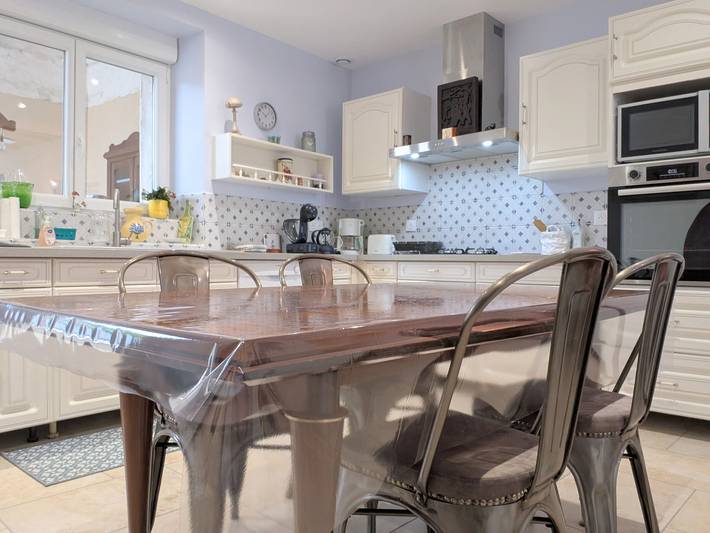 Gîte pour 7 personnes, avec jardin à Méobecq