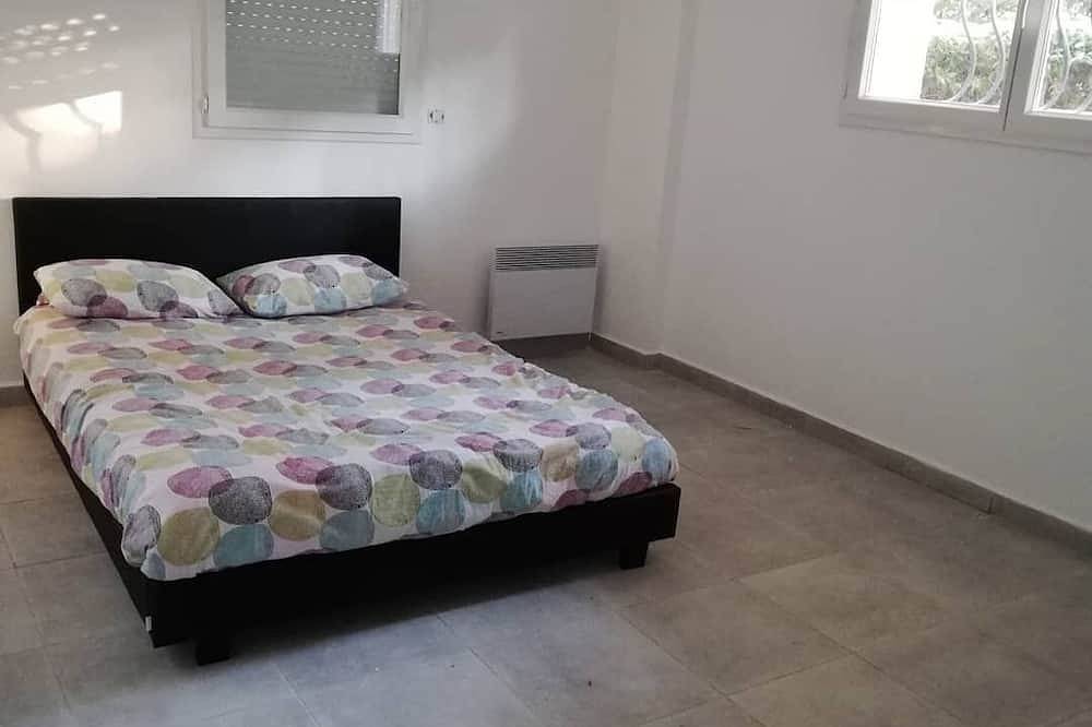 Appartement entier, Appartement entierement a neuf,  equipement neuf in Chusclan, Région de Nîmes