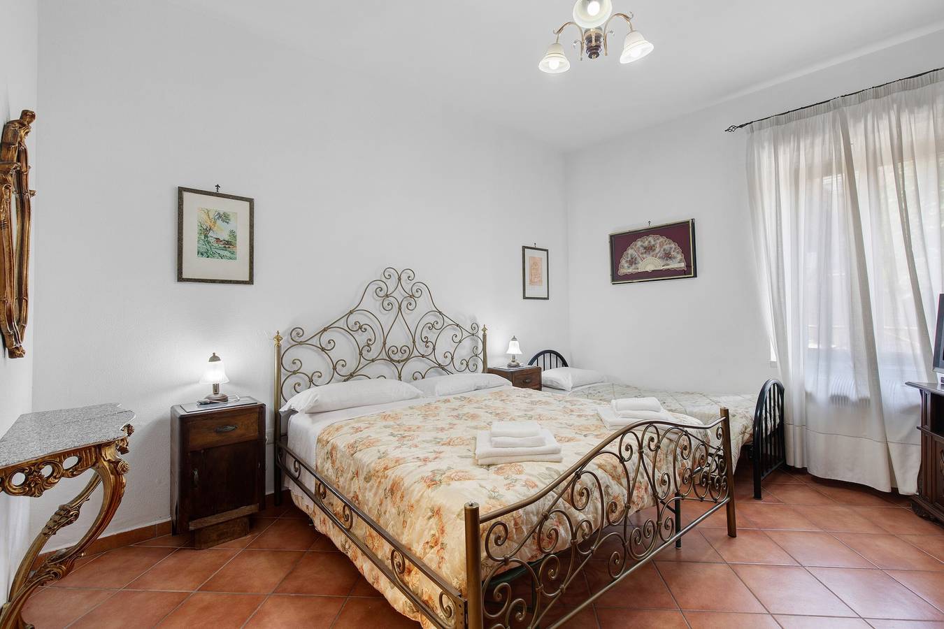 Zimmer 'Matrimoniale mit Einzelbett' mit Gemeinschaftsgarten und Wlan in Rocca di Papa, Parco Regionale dei Castelli Romani