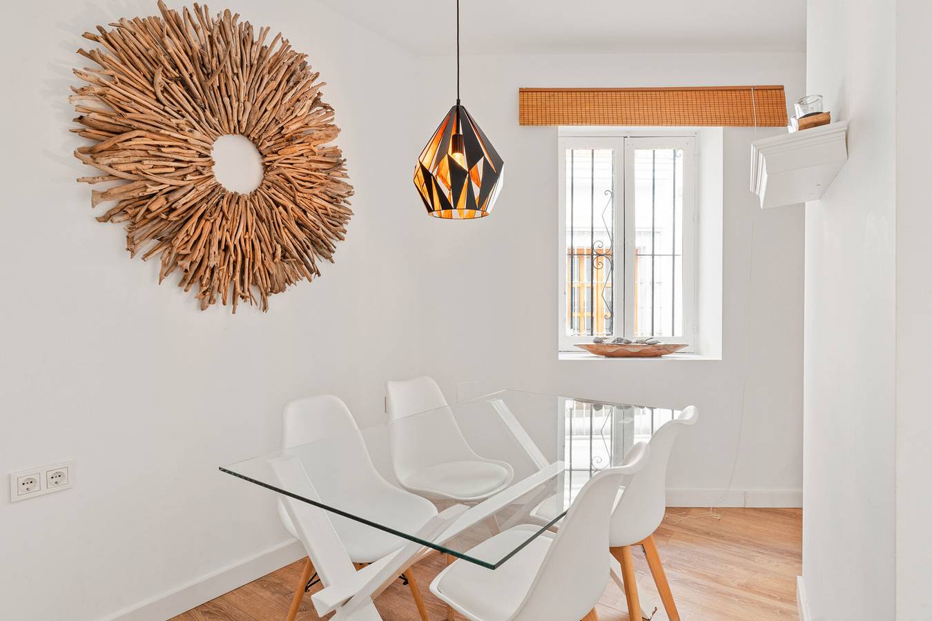 Village house, 100m from the beach, with Wi-Fi and air conditioning in Estepona Old Town, Estepona