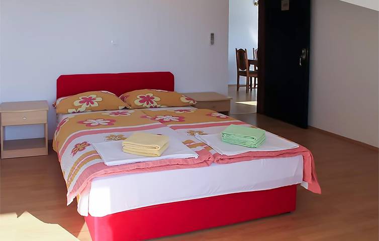 Ganze Ferienwohnung, Apartment mit Meerblick, Terrasse und Parkplatz in der Nähe der Neretva in Rogotin, Dubrovnik-Neretva