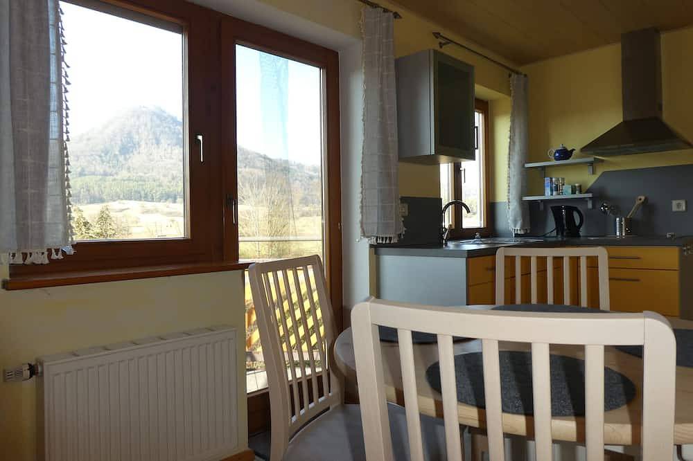 Ganze Wohnung, Helles Einzimmerapartment im schönen Hegau, idealer Ausgangspunkt für Wanderer in Engen, Hegau