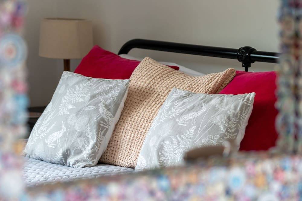 Entire apartment, 4 Bedroomed Ground Floor Apartment with Hot Tub and Sauna in Durham, County Durham