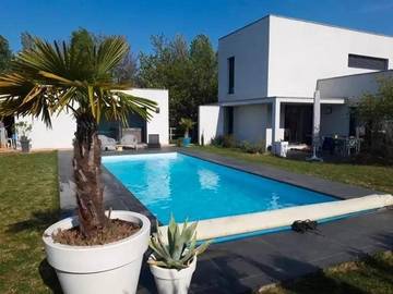 Chambre d’hôte pour 2 personnes, avec jardin et vue ainsi que piscine et terrasse à Saint-Germain-Lembron