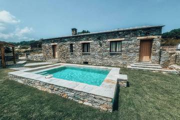 Location de vacances pour 4 personnes, avec piscine à Murato