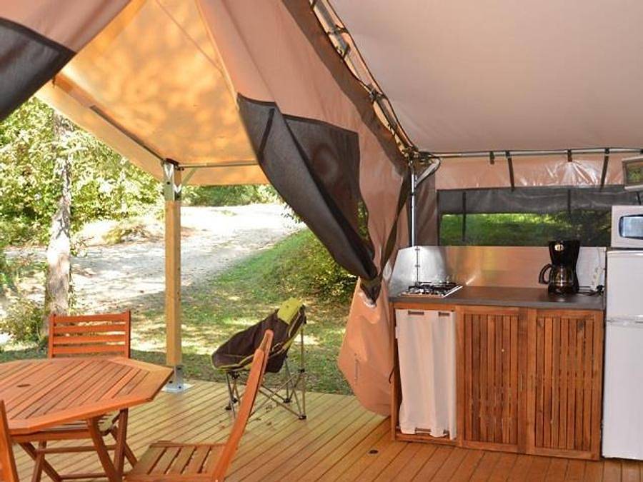 Camping Le Picouty - Tente en toile et en bois 5 personnes - Lodge Victoria sans sanitaires in Payrac, Quercy