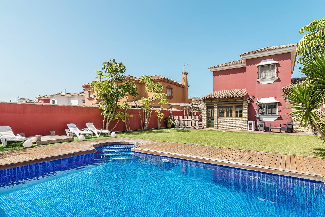 Villa Marty - para familias y huéspedes a partir de 25 años in Los Gallos-Cerromolino, Chiclana de la Frontera