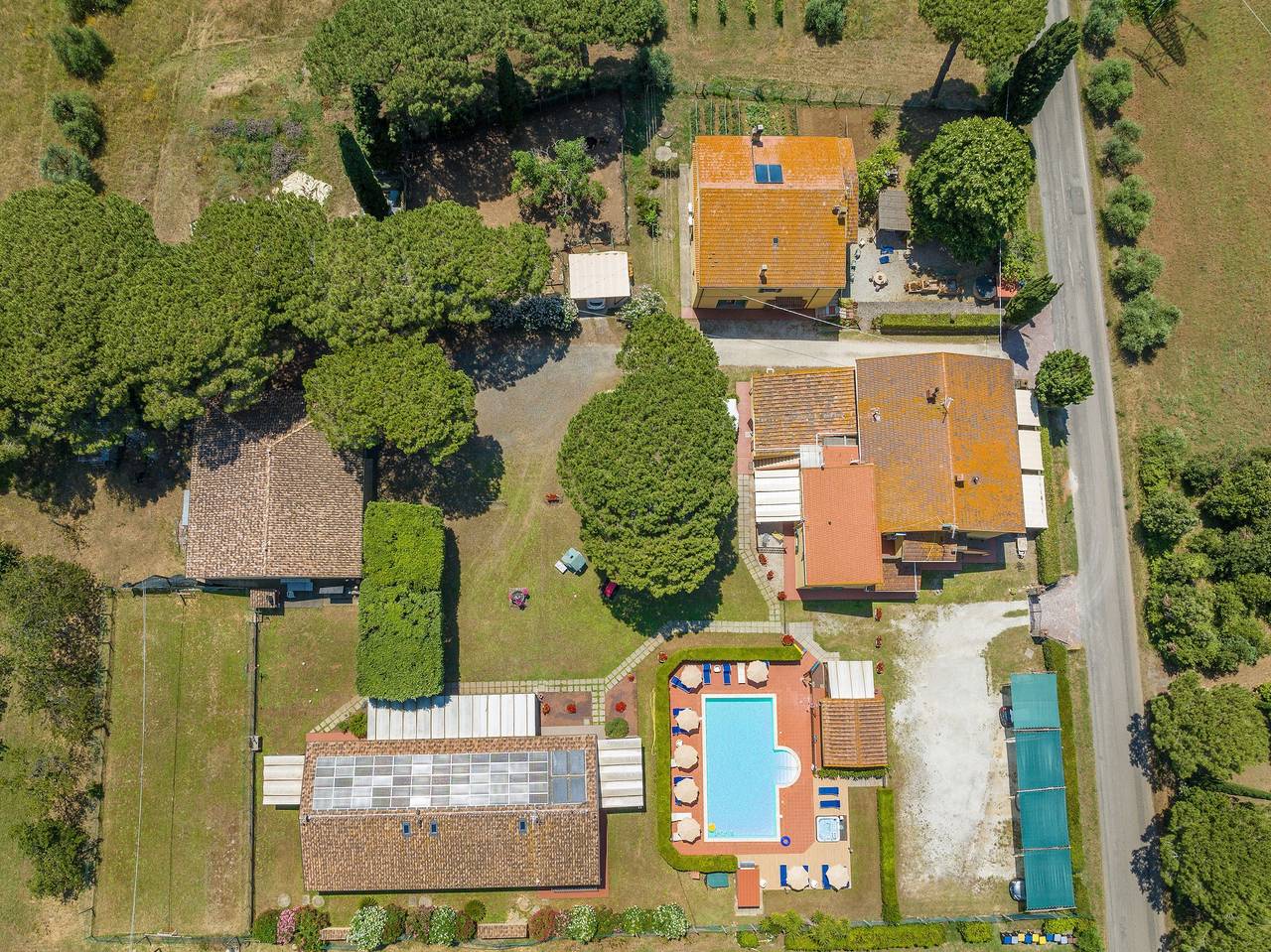 Bauernhof "Il Pino - Tiglio" mit Gemeinschaftspool, privater Terrasse und Wlan in Cecina, Etruskische Küste