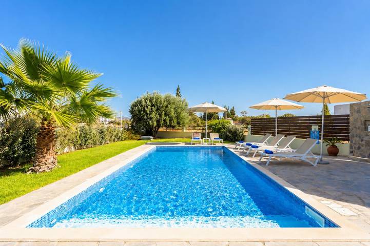 Ferienhaus für 8 Personen, mit Meerblick und Balkon sowie Terrasse und Garten