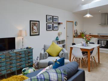 Log Cabin for 2 People in Barmouth, Gwynedd, Photo 1