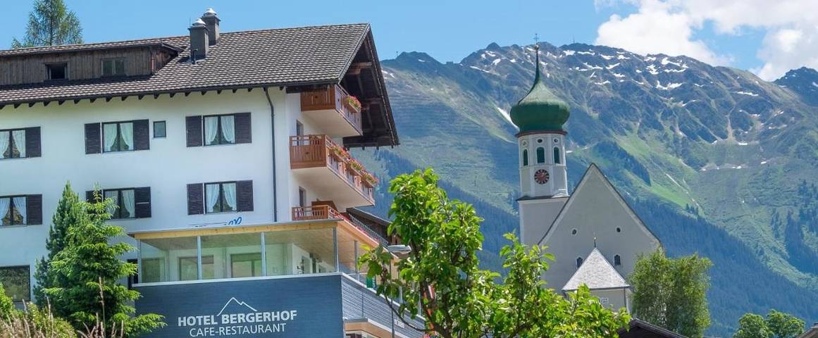 Hotel voor 2 personen, with Balkon and Terras as well as Sauna and Uitzicht in Bartholomäberg