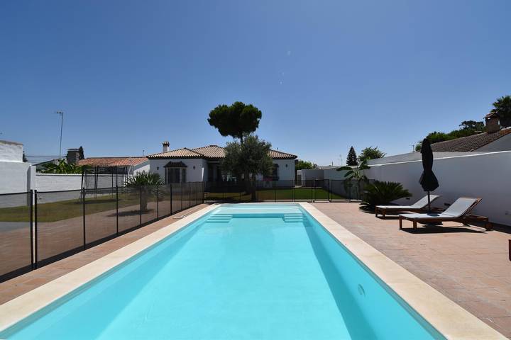 Chalet para 10 personas, con jardín y piscina, Familias con niños en Chiclana de la Frontera