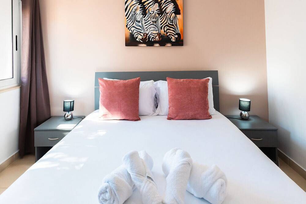 Beautiful Terraced Villa City View By Arcocollection in Swieqi, Ilha de Malta