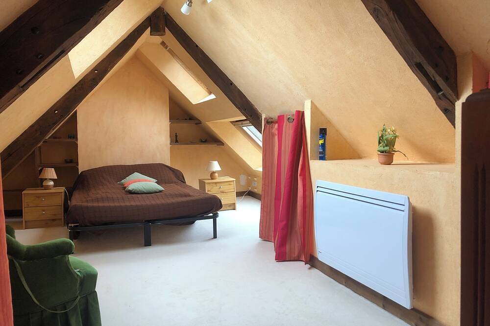 Typical Breton farmhouse in the countryside with modern comforts in Questembert, Región de Vannes