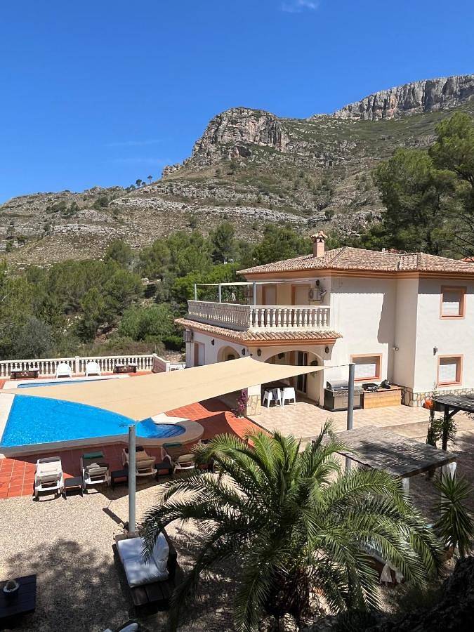 Casa rural para 8 personas, con vistas además de piscina y jardín en Bárig - 2