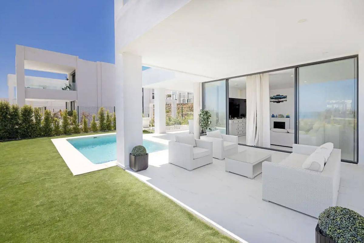 Villa - Sleeps 8 - Pool Access in San Roque, Province de Cadix