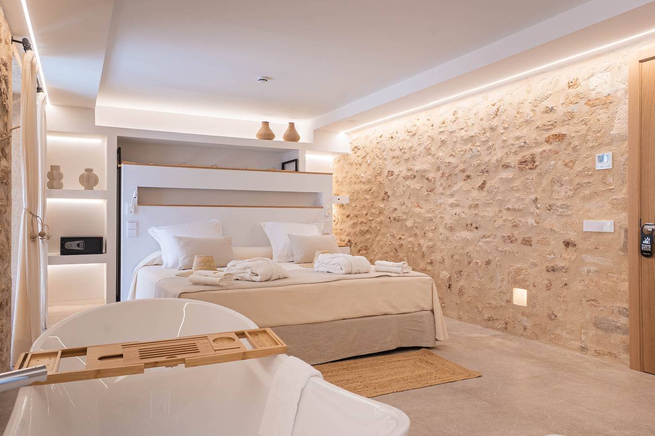 Room '101 - Junior Suite' with Mountain View, Wi-Fi and Air Conditioning in Capdepera, East Majorca