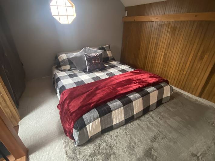 Vacation house for 15 people, with yard in Nebraska