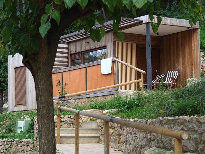 Camping para 4 personas, con piscina y vistas además de jardín y piscina para niños en Comunidad Valenciana