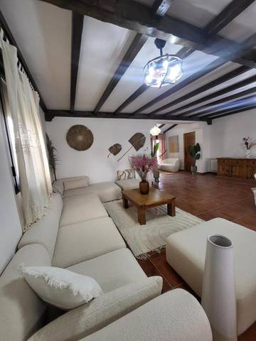 Casa rural para 10 personas, con vistas además de jardín y piscina, Familias con niños en Comarca de Trujillo