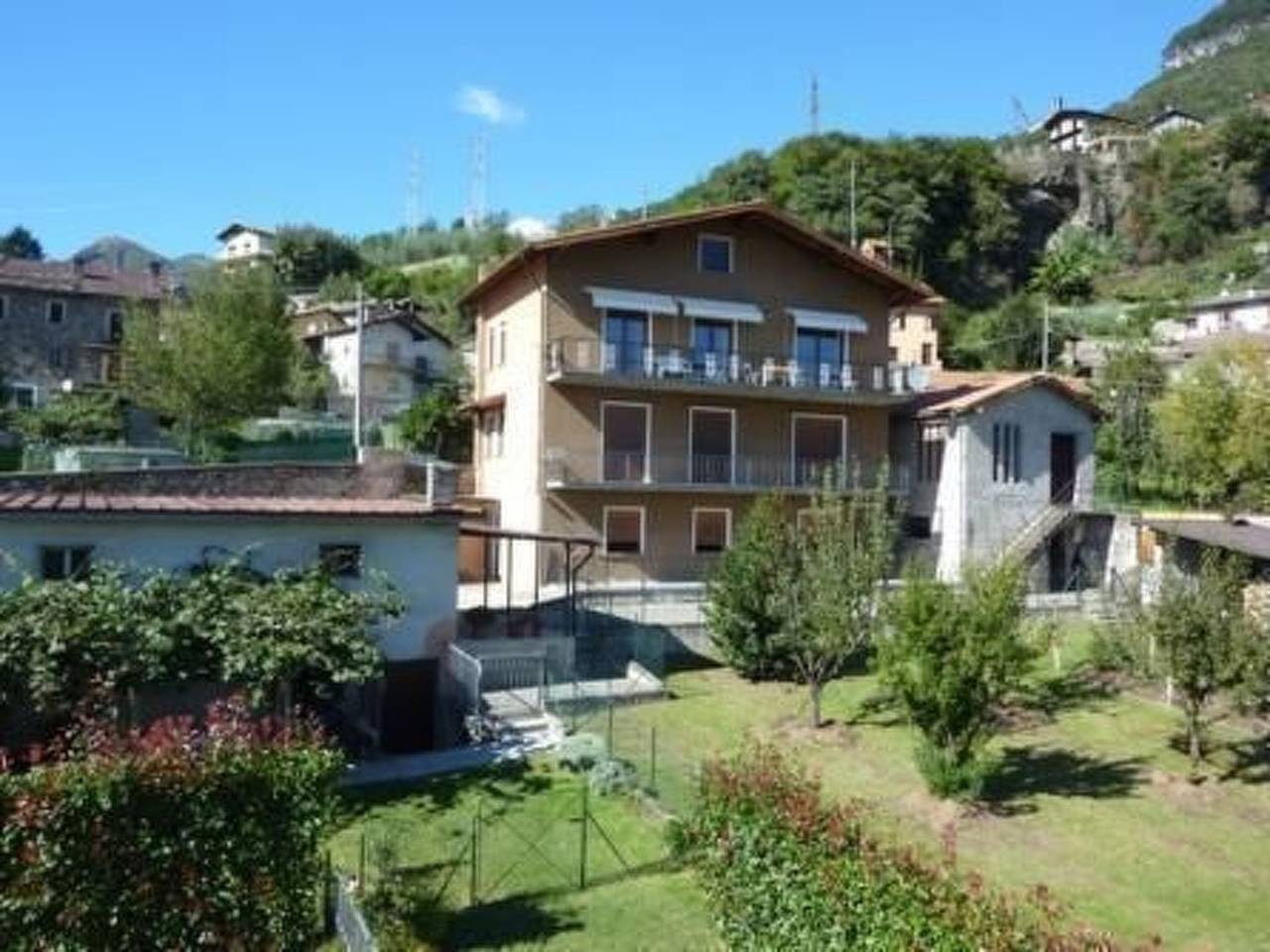 Ganze Wohnung, Wohnung 'Eugenia' mit Wasserblick in Gravedona, Gravedona ed Uniti