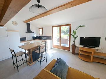 Location de vacances pour 5 personnes, avec vue et jardin à Lançon-Provence