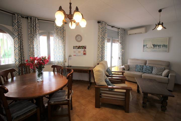 Casa rural para 8 personas, con terraza en Ampuriabrava - 3