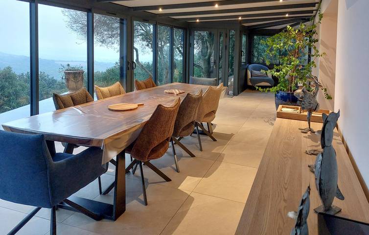 Location de vacances pour 8 personnes, avec terrasse ainsi que jardin et piscine à Saint-Chinian - 3