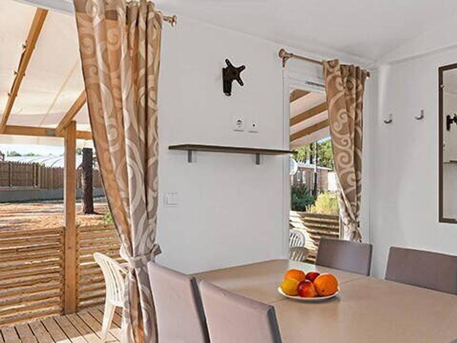 Camping Sites et Paysages - Le Petit Bois - Mobilhome 6 personnes - Mobil-home | Comfort | 3 Ch. | 6 Pers. | Terrasse surélevée | Clim. in Ruoms, Ardèche