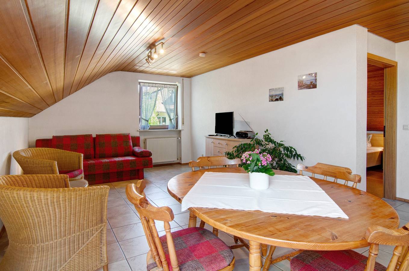 Ganze Wohnung, Ferienwohnung mit Gemeinschaftsgarten und Wi-Fi in Salem, Region Bodensee-Oberschwaben