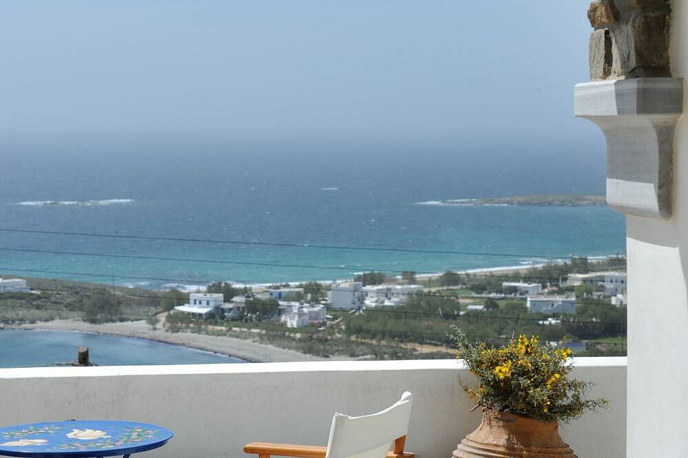 Veranda Me Thea (Terrace with view) in Tinos