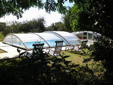 Gîte pour 4 personnes, avec jardin et piscine à Trizay