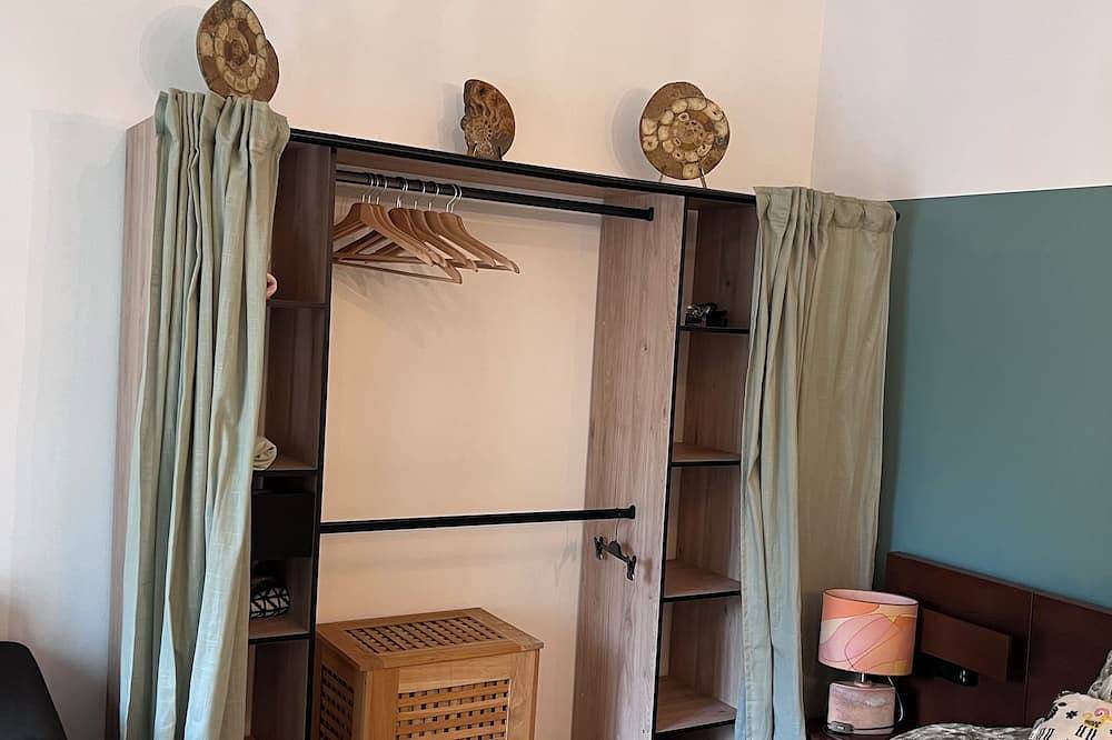Apartamento entero, Charmant Studio en rez de Jardin Chaville in Chaville, Altos del Sena