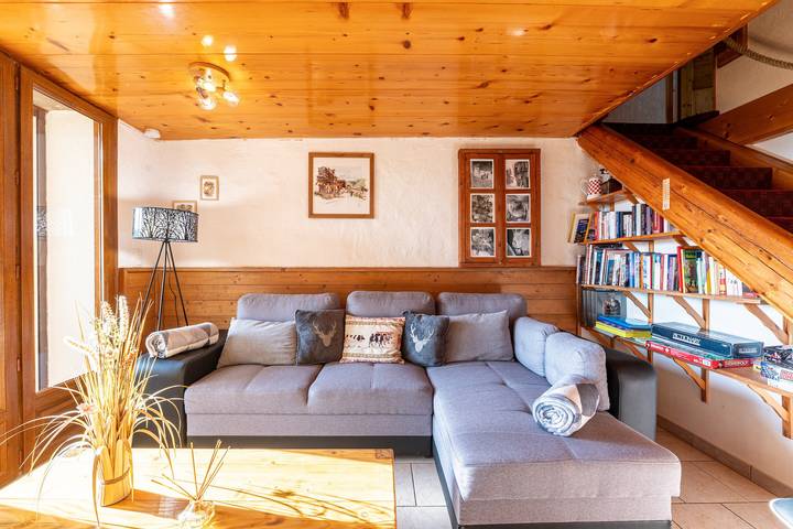 Appartement entier, Appartement 'Chalet La Vourze' avec terrasse privative, balcon et Wi-Fi in Queige, Région d'Albertville