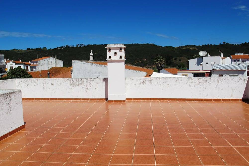 Vakantiehuis in het centrum van Odeceixe met Terras in Odeceixe, Costa Alentejana