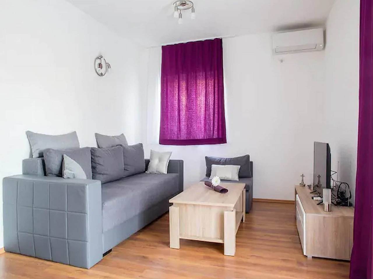 Holiday Home J&D No.2-Nine Bedroom House with Pool in Podstrana, Split-Dalmatien
