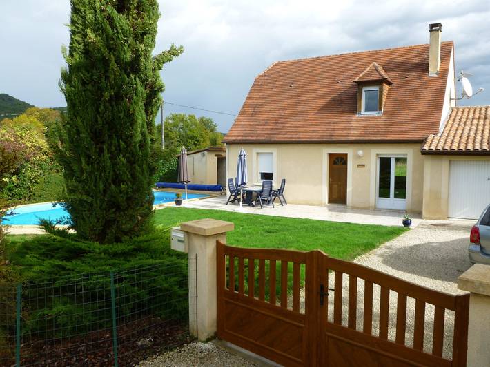 Gîte pour 6 personnes, avec piscine à Saint-Julien-de-Lampon
