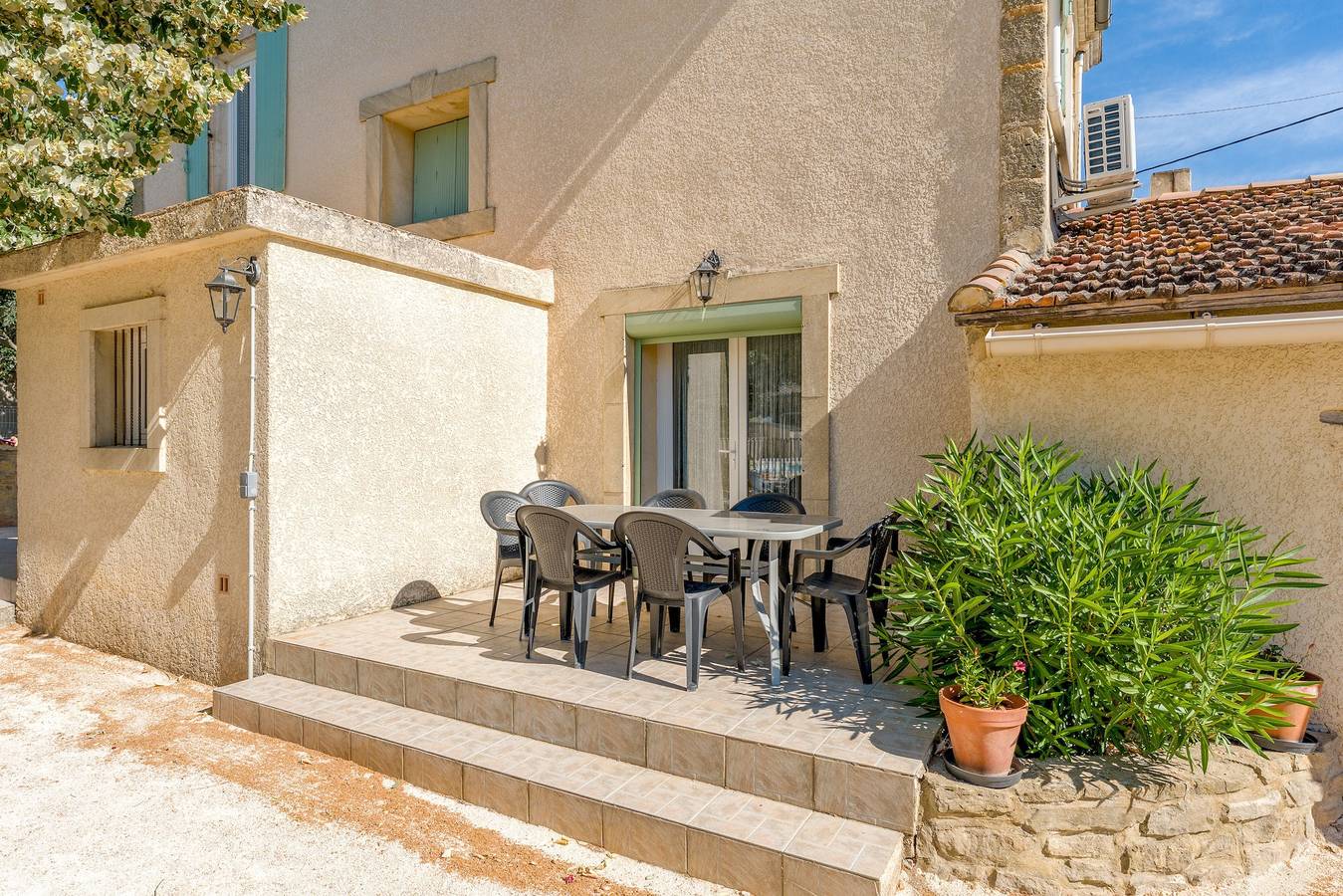 Villa "Gîte La Jane" avec piscine privée, Wi-Fi et climatisation in Saint-Laurent-la-Vernède, Région de Nîmes