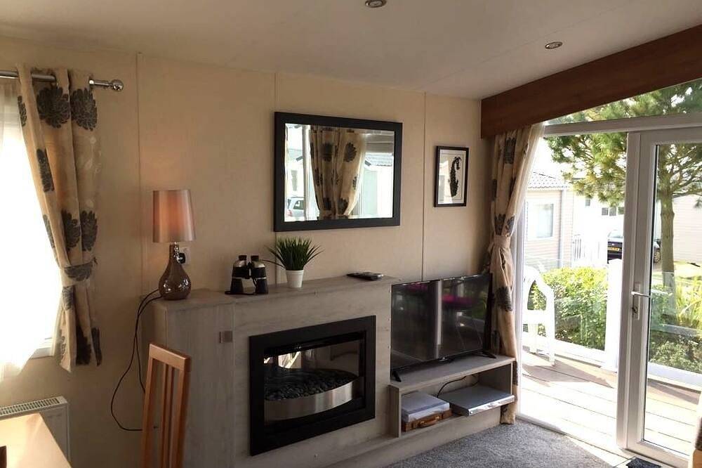 Orchid - dog friendly with sea view on Rockley Park, Poole in Poole, Poole Harbour